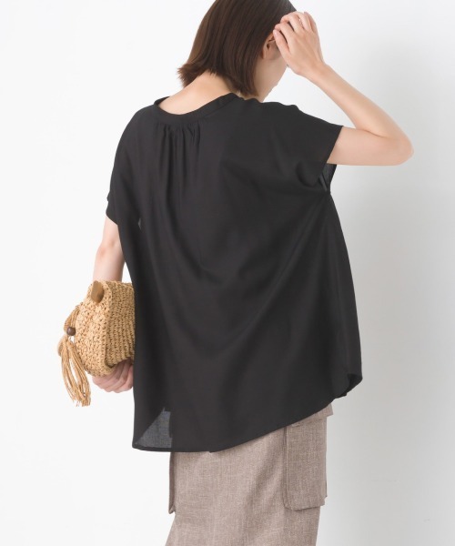 OMNES(オムネス)の「レーヨンフレンチスリーブバンドカラーシャツ(シャツ/ブラウス・レディース・ホワイト系その他/ブラック/ブラック系その他/モカ/ブラウン系その他/ブルー系その他/ブラック系その他2/ブルー系その他2/ネイビー系・FREE)」の17枚目の写真