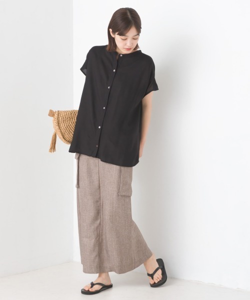 OMNES(オムネス)の「レーヨンフレンチスリーブバンドカラーシャツ(シャツ/ブラウス・レディース・ホワイト系その他/ブラック/ブラック系その他/モカ/ブラウン系その他/ブルー系その他/ブラック系その他2/ブルー系その他2/ネイビー系・FREE)」の18枚目の写真