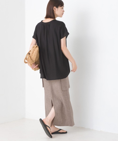 OMNES(オムネス)の「レーヨンフレンチスリーブバンドカラーシャツ(シャツ/ブラウス・レディース・ホワイト系その他/ブラック/ブラック系その他/モカ/ブラウン系その他/ブルー系その他/ブラック系その他2/ブルー系その他2/ネイビー系・FREE)」の19枚目の写真