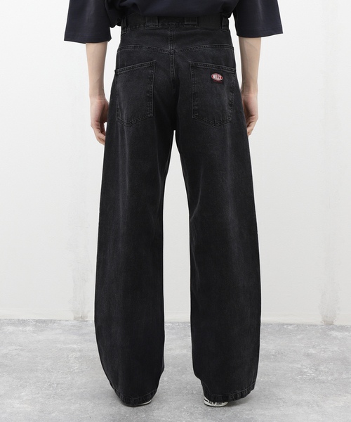 WILLY CHAVARRIA(ウィリーチャバリア)の「WILLY CHAVARRIA STRAIGHT DENIM PANTS BSP509(デニムパンツ・メンズ・ブラック系その他・SMALL/MEDIUM)」の2枚目の写真