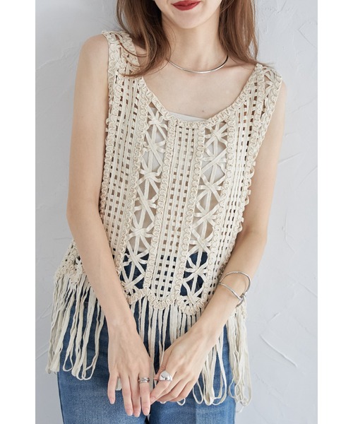 &. NOSTALGIA(アンドドットノスタルジア)の「【ZOZO限定】フリンジヘムテープヤーントップス(ベスト・レディース・ブラック/ベージュ・M)」の2枚目の写真