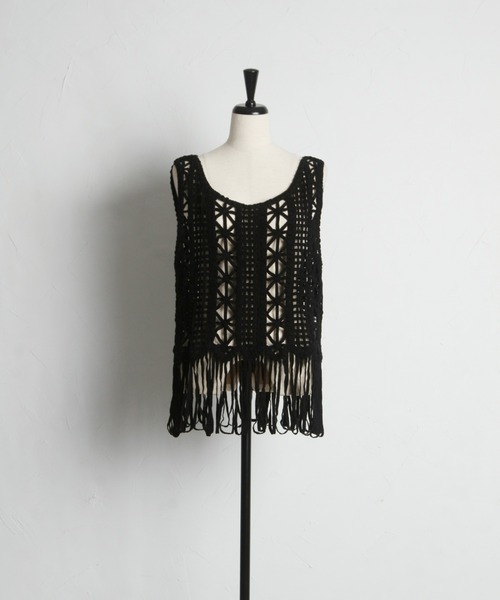 &. NOSTALGIA(アンドドットノスタルジア)の「【ZOZO限定】フリンジヘムテープヤーントップス(ベスト・レディース・ブラック/ベージュ・M)」の13枚目の写真