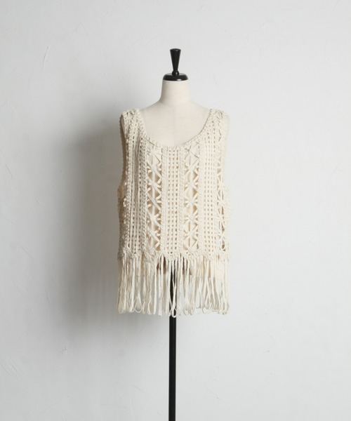 &. NOSTALGIA(アンドドットノスタルジア)の「【ZOZO限定】フリンジヘムテープヤーントップス(ベスト・レディース・ブラック/ベージュ・M)」の14枚目の写真