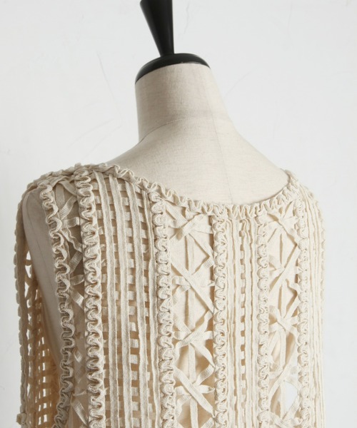 &. NOSTALGIA(アンドドットノスタルジア)の「【ZOZO限定】フリンジヘムテープヤーントップス(ベスト・レディース・ブラック/ベージュ・M)」の17枚目の写真