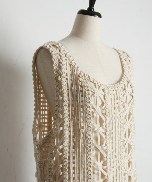 &. NOSTALGIA(アンドドットノスタルジア)の「【ZOZO限定】フリンジヘムテープヤーントップス(ベスト・レディース・ブラック/ベージュ・M)」の19枚目の写真