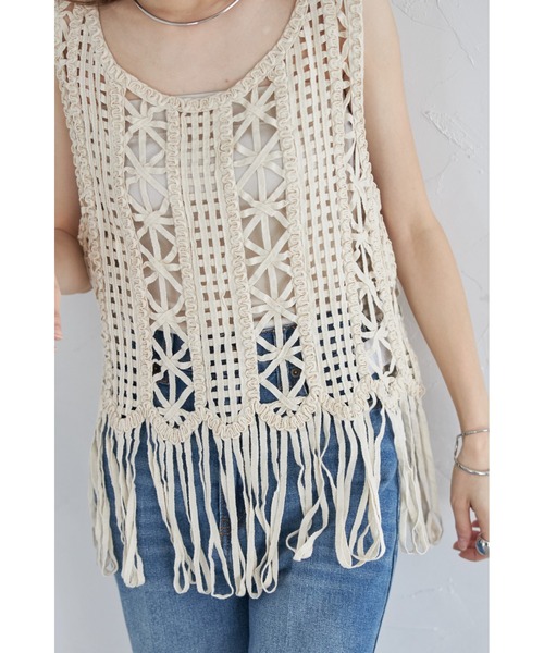 &. NOSTALGIA(アンドドットノスタルジア)の「【ZOZO限定】フリンジヘムテープヤーントップス(ベスト・レディース・ブラック/ベージュ・M)」の10枚目の写真