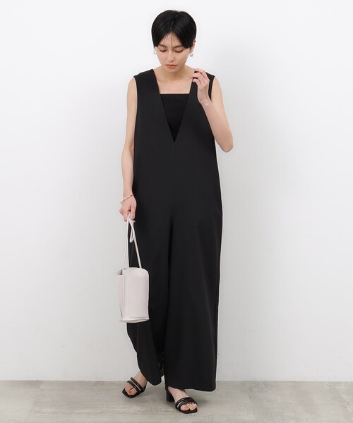 OPAQUE.CLIP（オペークドットクリップ）の「◆リネンライクVネックオールインワン【ストレッチ/イージーケア/洗濯機洗い可】（サロペット/オーバーオール・レディース・グレー/ブラック・36/38/40）」の2枚目の写真