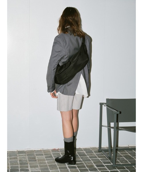 un/neu（アンノイ）の「ダブルポケットムーンBIGボディバッグ / 撥水