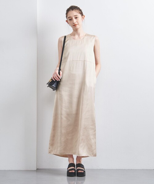 UNITED ARROWS(ユナイテッドアローズ)の「サテン ロングワンピース(ワンピース・レディース・ナチュラル/ネイビー・36/38)」の1枚目の写真