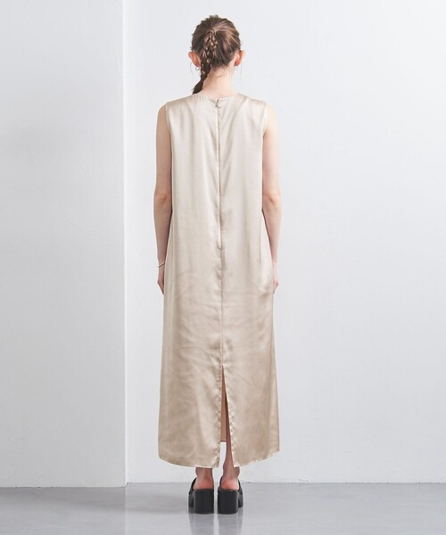 UNITED ARROWS(ユナイテッドアローズ)の「サテン ロングワンピース(ワンピース・レディース・ナチュラル/ネイビー・36/38)」の7枚目の写真