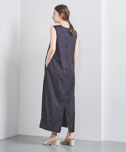 UNITED ARROWS(ユナイテッドアローズ)の「サテン ロングワンピース(ワンピース・レディース・ナチュラル/ネイビー・36/38)」の8枚目の写真