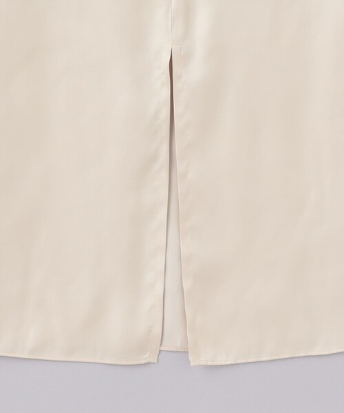 UNITED ARROWS(ユナイテッドアローズ)の「サテン ロングワンピース(ワンピース・レディース・ナチュラル/ネイビー・36/38)」の14枚目の写真