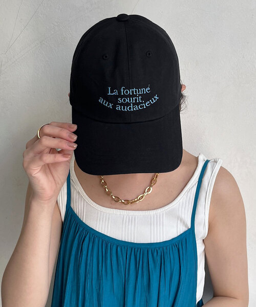 DouDou(ドゥドゥ)の「3段刺繍ロゴキャップ(キャップ・レディース・グリーン/ブラック/ホワイト/ベージュ・FREE)」の1枚目の写真