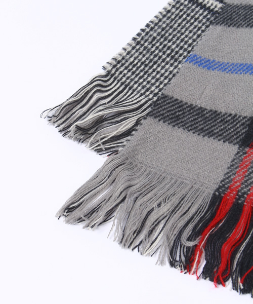 Discoat Parisien(ディスコートパリシアン)の「チェック×チェックリバストール(ストール/ショール・レディース・レッド/オフホワイト/チャコールグレー/ネイビー・フリ-)」の5枚目の写真