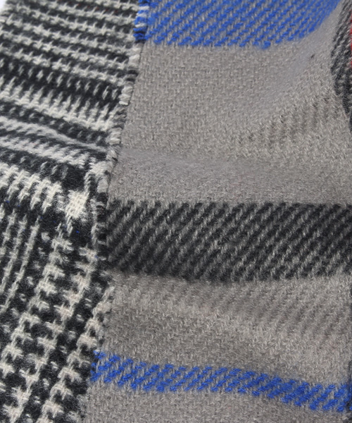 Discoat Parisien(ディスコートパリシアン)の「チェック×チェックリバストール(ストール/ショール・レディース・レッド/オフホワイト/チャコールグレー/ネイビー・フリ-)」の6枚目の写真