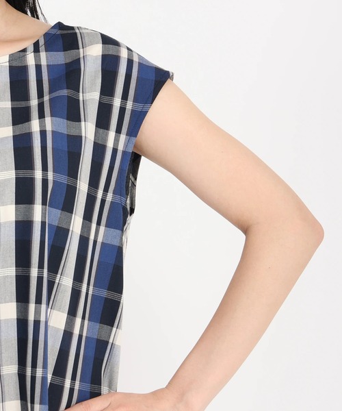 STRAWBERRY-FIELDS(ストロベリーフィールズ)の「マルチチェックフレンチスリーブブラウス(シャツ/ブラウス・レディース・ダークブラウン/グリーン/サーモンピンク/ロイヤルブルー・2)」の11枚目の写真