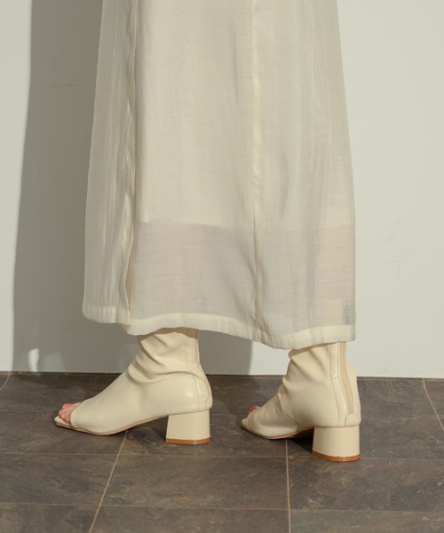 NEUNA（ヌナ）の「オープントゥショートブーティー（ブーツ・レディース・ブラック/アイボリー・L/M/S）」の18枚目の写真