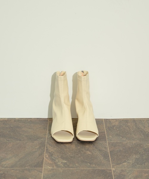 NEUNA（ヌナ）の「オープントゥショートブーティー（ブーツ・レディース・ブラック/アイボリー・L/M/S）」の6枚目の写真