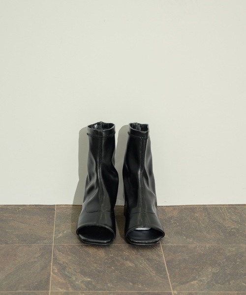 NEUNA（ヌナ）の「オープントゥショートブーティー（ブーツ・レディース・ブラック/アイボリー・L/M/S）」の7枚目の写真