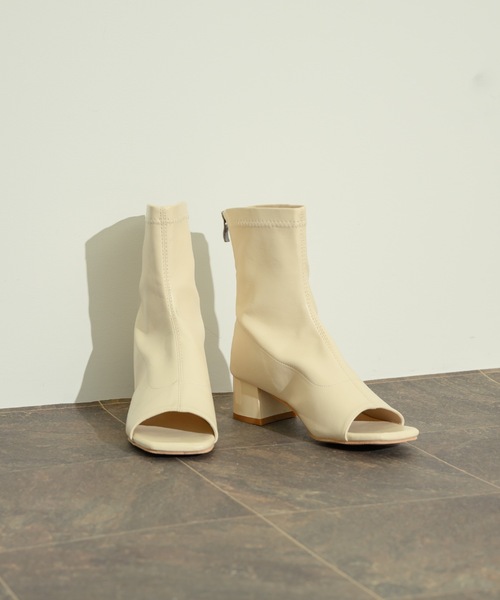 NEUNA（ヌナ）の「オープントゥショートブーティー（ブーツ・レディース・ブラック/アイボリー・L/M/S）」の3枚目の写真