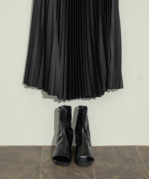 NEUNA（ヌナ）の「オープントゥショートブーティー（ブーツ・レディース・ブラック/アイボリー・L/M/S）」の8枚目の写真