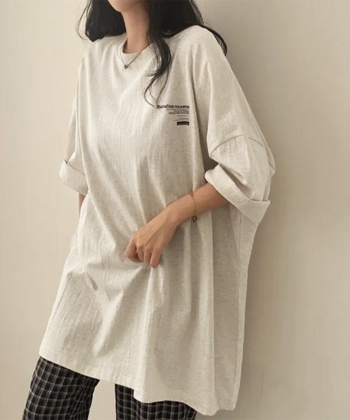 Miniministore(ミニミニストア)の「オーバーサイズ 英文字ロゴ 半袖Tシャツ(Tシャツ/カットソー・レディース・グレイッシュベージュ/ブラック/ロイヤルブルー/ホワイト・FREE)」の10枚目の写真