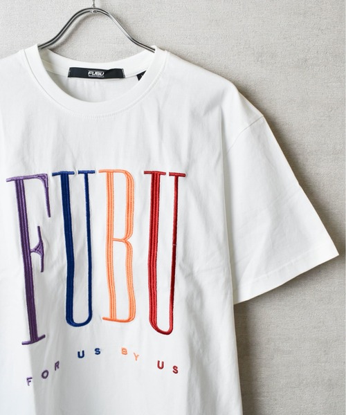 FUBU（ フブ）の「【T4】【FUBU】FULL FRONT EMBRODERY LOGO S/S TEE（Tシャツ/カットソー・メンズ・ブラック/ホワイト・MEDIUM/LARGE/X-LARGE）」の2枚目の写真