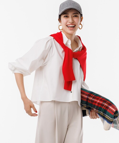 UNFILO（アンフィーロ）の「ボリュームスリーブ クロップドシャツ（シャツ/ブラウス・レディース・サックスブルー系/スカイブルー系2/ブラック系/ホワイト系・SMALL/MEDIUM）」の2枚目の写真