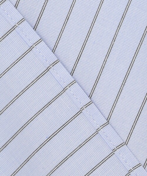 UNFILO（アンフィーロ）の「ボリュームスリーブ クロップドシャツ（シャツ/ブラウス・レディース・サックスブルー系/スカイブルー系2/ブラック系/ホワイト系・SMALL/MEDIUM）」の5枚目の写真