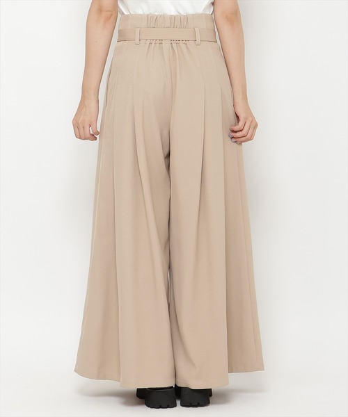 REDYAZEL（レディアゼル）の「ハイウエストタックフレアパンツ（その他パンツ・レディース・ベージュ/グレー・SMALL/MEDIUM）」の11枚目の写真