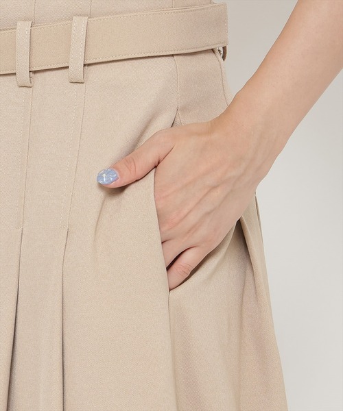 REDYAZEL（レディアゼル）の「ハイウエストタックフレアパンツ（その他パンツ・レディース・ベージュ/グレー・SMALL/MEDIUM）」の13枚目の写真