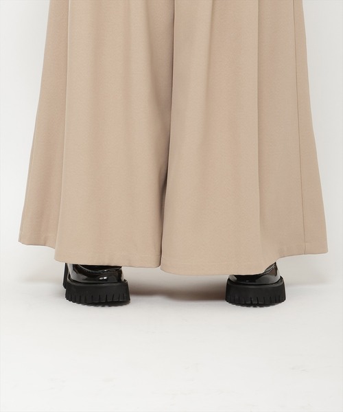 REDYAZEL（レディアゼル）の「ハイウエストタックフレアパンツ（その他パンツ・レディース・ベージュ/グレー・SMALL/MEDIUM）」の14枚目の写真