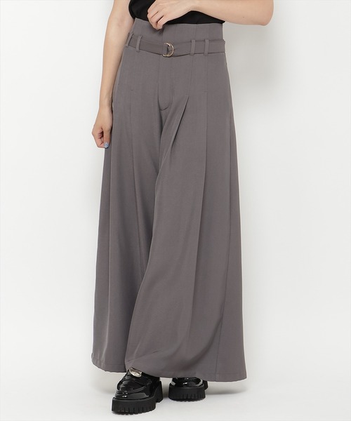 REDYAZEL（レディアゼル）の「ハイウエストタックフレアパンツ（その他パンツ・レディース・ベージュ/グレー・SMALL/MEDIUM）」の15枚目の写真