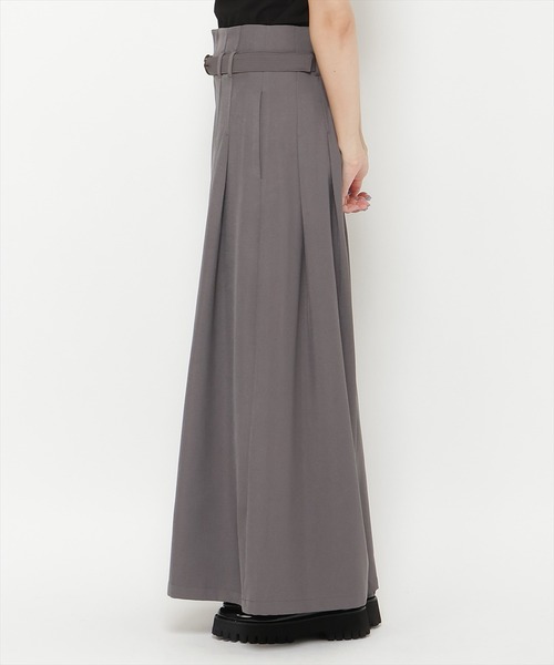 REDYAZEL（レディアゼル）の「ハイウエストタックフレアパンツ（その他パンツ・レディース・ベージュ/グレー・SMALL/MEDIUM）」の8枚目の写真