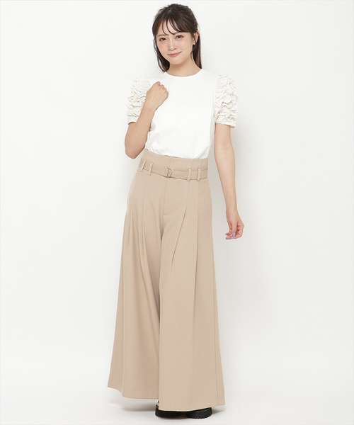 REDYAZEL（レディアゼル）の「ハイウエストタックフレアパンツ（その他パンツ・レディース・ベージュ/グレー・SMALL/MEDIUM）」の3枚目の写真