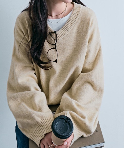 kirakiraShop（キラキラショップ）の「[新色追加] 絶妙な抜け感でこなれる。オーバーサイズ ニット プルオーバー（ニット/セーター・レディース・グレー/ブルー/ベージュ/ピンク/ワイン/アイボリー/ブラウン/グリーン系/ブルー系/ブラック/ライトベージュ/レッド・FREE）」の6枚目の写真