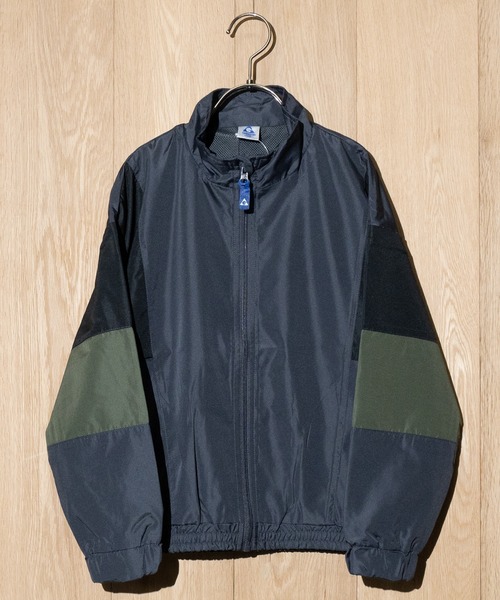 GERRY（ジェリー）の「【30】〔GERRY/ジェリ-〕ポリエステルタフタ 裏メッシュ フルジップ スタンドジャケット（ナイロンジャケット・キッズ・ブラック/ダークグレー・140/150/160/130）」の2枚目の写真