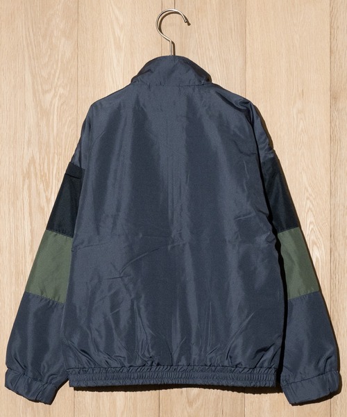 GERRY（ジェリー）の「【30】〔GERRY/ジェリ-〕ポリエステルタフタ 裏メッシュ フルジップ スタンドジャケット（ナイロンジャケット・キッズ・ブラック/ダークグレー・140/150/160/130）」の4枚目の写真