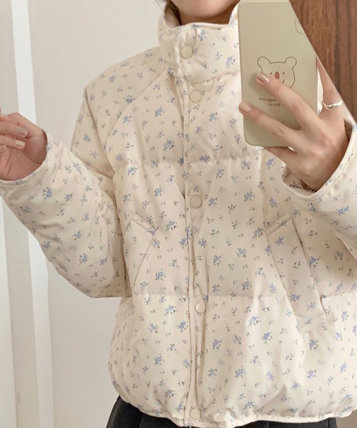 Teem Store（チームストア）の「フラワープリント 中綿スタンド ジャケット（ブルゾン・レディース・ブルー/ピンク・M/L）」の7枚目の写真