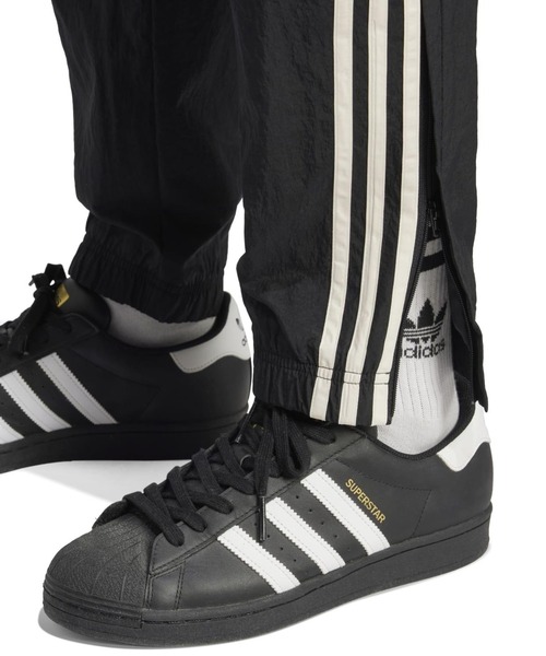 adidas（アディダス）の「MUFC OG TP　IS6527（その他パンツ・メンズ・ブラック・3/XX-LARGE）」の3枚目の写真