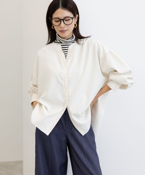 Elura（エルーラ）の「アイロンいらずVネックシャツ/147972（シャツ/ブラウス・レディース・ネイビー/イエロー/ホワイト・LARGE/MEDIUM）」の2枚目の写真