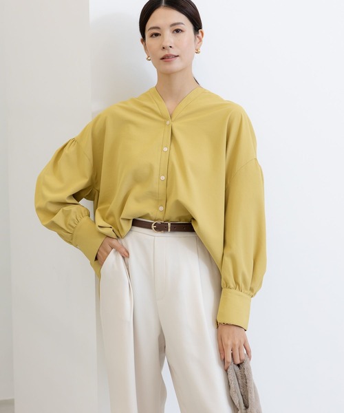 Elura（エルーラ）の「アイロンいらずVネックシャツ/147972（シャツ/ブラウス・レディース・ネイビー/イエロー/ホワイト・LARGE/MEDIUM）」の13枚目の写真