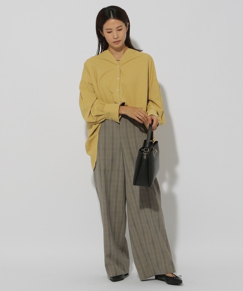 Elura（エルーラ）の「アイロンいらずVネックシャツ/147972（シャツ/ブラウス・レディース・ネイビー/イエロー/ホワイト・LARGE/MEDIUM）」の17枚目の写真