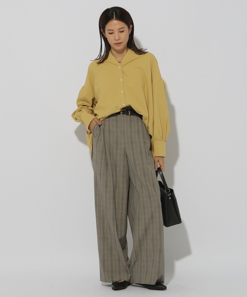 Elura（エルーラ）の「アイロンいらずVネックシャツ/147972（シャツ/ブラウス・レディース・ネイビー/イエロー/ホワイト・LARGE/MEDIUM）」の18枚目の写真