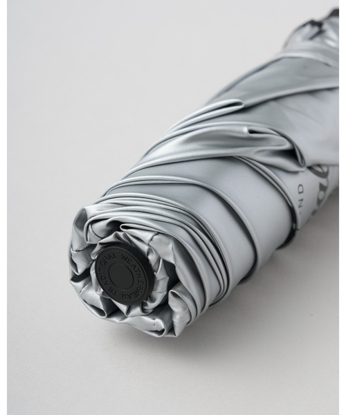 Traditional Weatherwear（トラディショナルウェザーウェア）の「LIGHT WEIGHT UMBRELLA（折りたたみ傘・レディース・シルバー/ゴールド・F）」の6枚目の写真