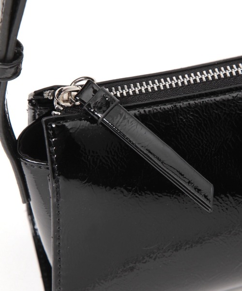 LEPSIM（レプシィム）の「エナメルミニショルダー　241858（ショルダーバッグ・レディース・アイボリー/ブラック・ONE SIZE）」の9枚目の写真