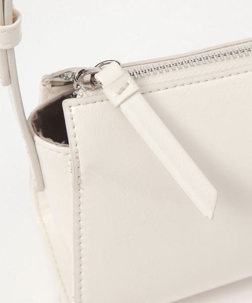 LEPSIM（レプシィム）の「エナメルミニショルダー　241858（ショルダーバッグ・レディース・アイボリー/ブラック・ONE SIZE）」の13枚目の写真