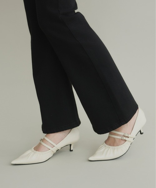 Olu.（オルドット）の「ギャザーストラップパンプス（パンプス・レディース・ピンク/アイボリー/ブラック・39/37/35）」の4枚目の写真