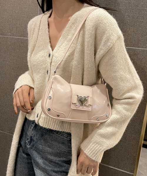 lilful(リルフル)の「ハートモチーフミニボストンショルダーバッグ(ショルダーバッグ・レディース・ブラック/ピンク/ホワイト/シルバー・F)」の7枚目の写真