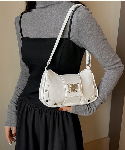 lilful(リルフル)の「ハートモチーフミニボストンショルダーバッグ(ショルダーバッグ・レディース・ブラック/ピンク/ホワイト/シルバー・F)」の5枚目の写真